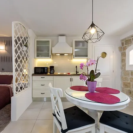 Studio Tironi 2 -sonja Trogir